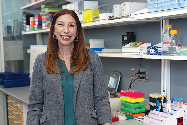 GINA LEINNINGER in lab
